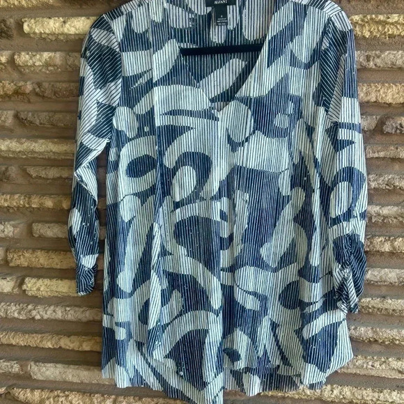 Alfani Blue and White Geometric Print Nylon Mesh V Neck Blouse Size Small - Picture 1 of 5